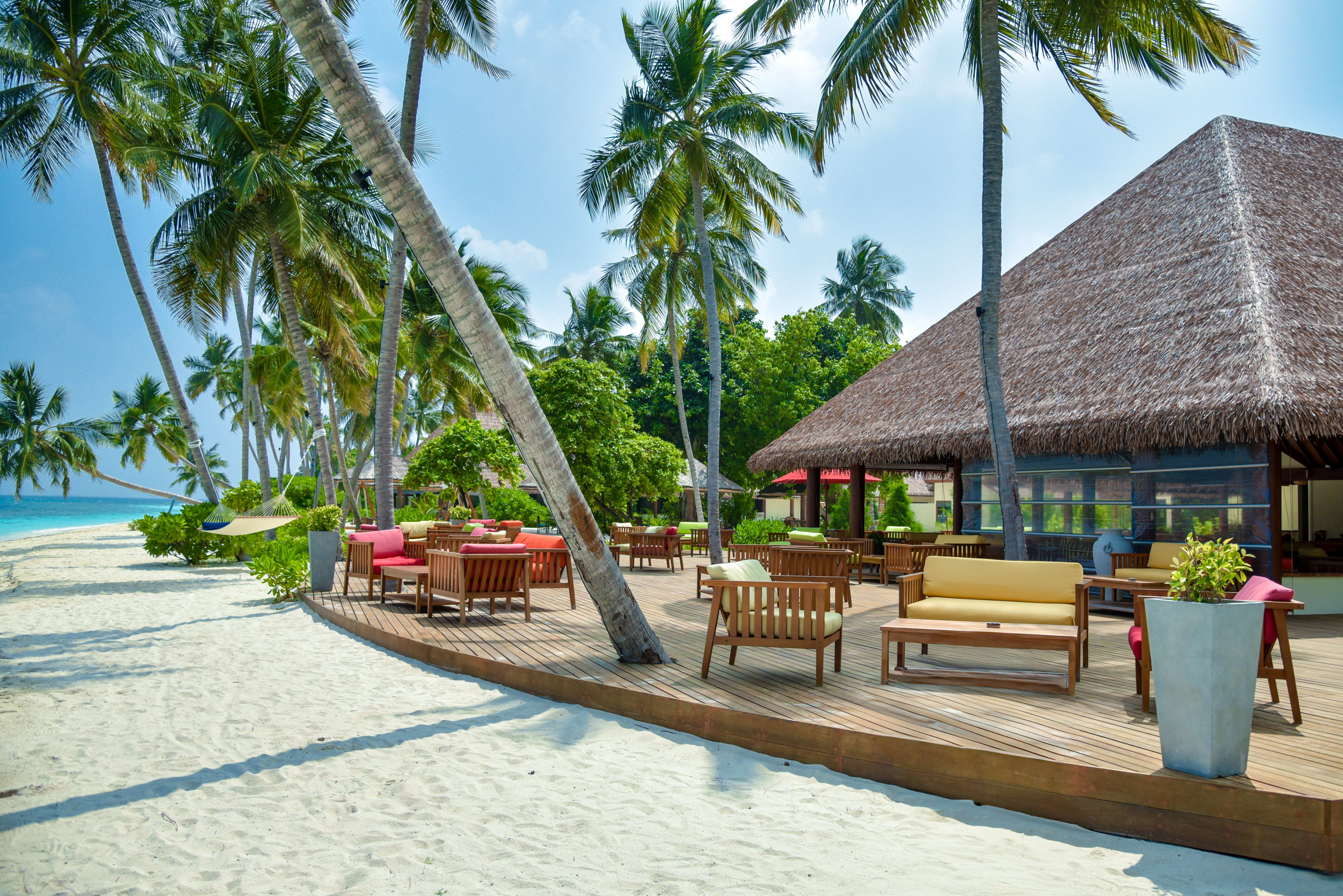 reethi_faru_resort_-_haruge_bar_