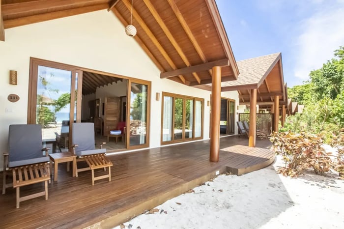 Luxury Accommodation: Villas and Overwater Bungalows at Reethi Faru