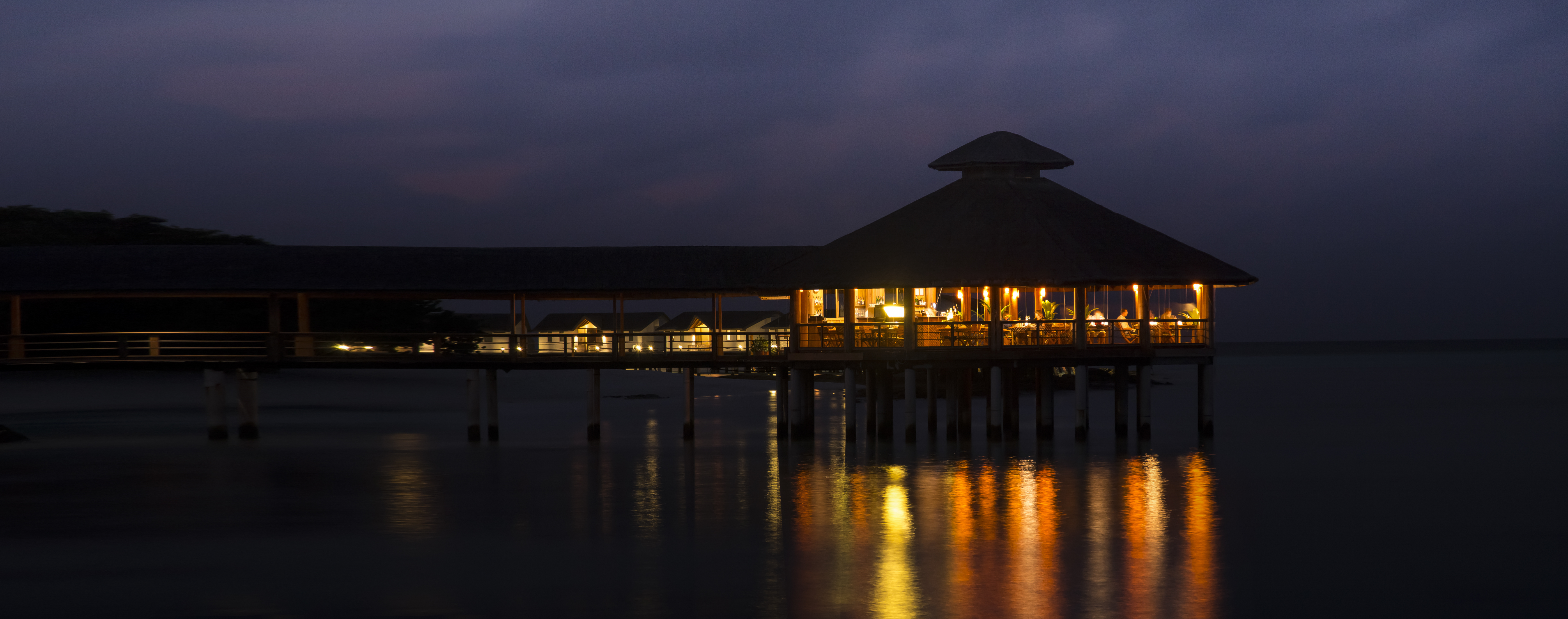 reethi_faru_resort_-_dhiyavaru_bar__restaurant_%282%29